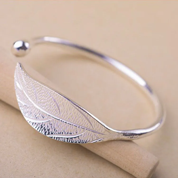 Women's Simple Fashion Leaf Shape Bracelet