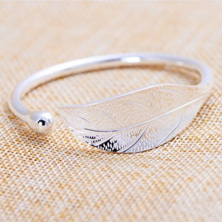 Women's Simple Fashion Leaf Shape Bracelet