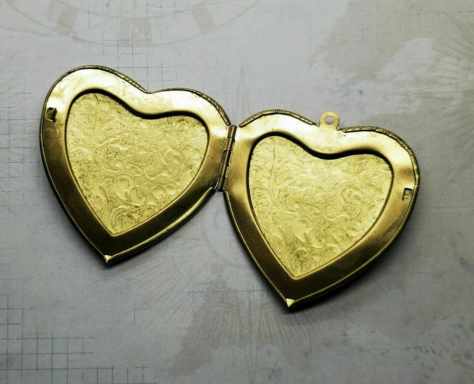 XLarge Brass Ornate Etched Heart Locket x 1 - 090G.